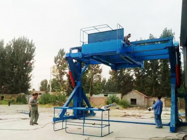 集装箱翻转式起重机